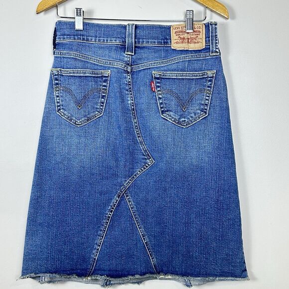 VTG Y2K Levi's Denim Jean Skirt Distressed Hem Knee Length Sz 4 Coastal Cowgirl. - Picture 2 of 9